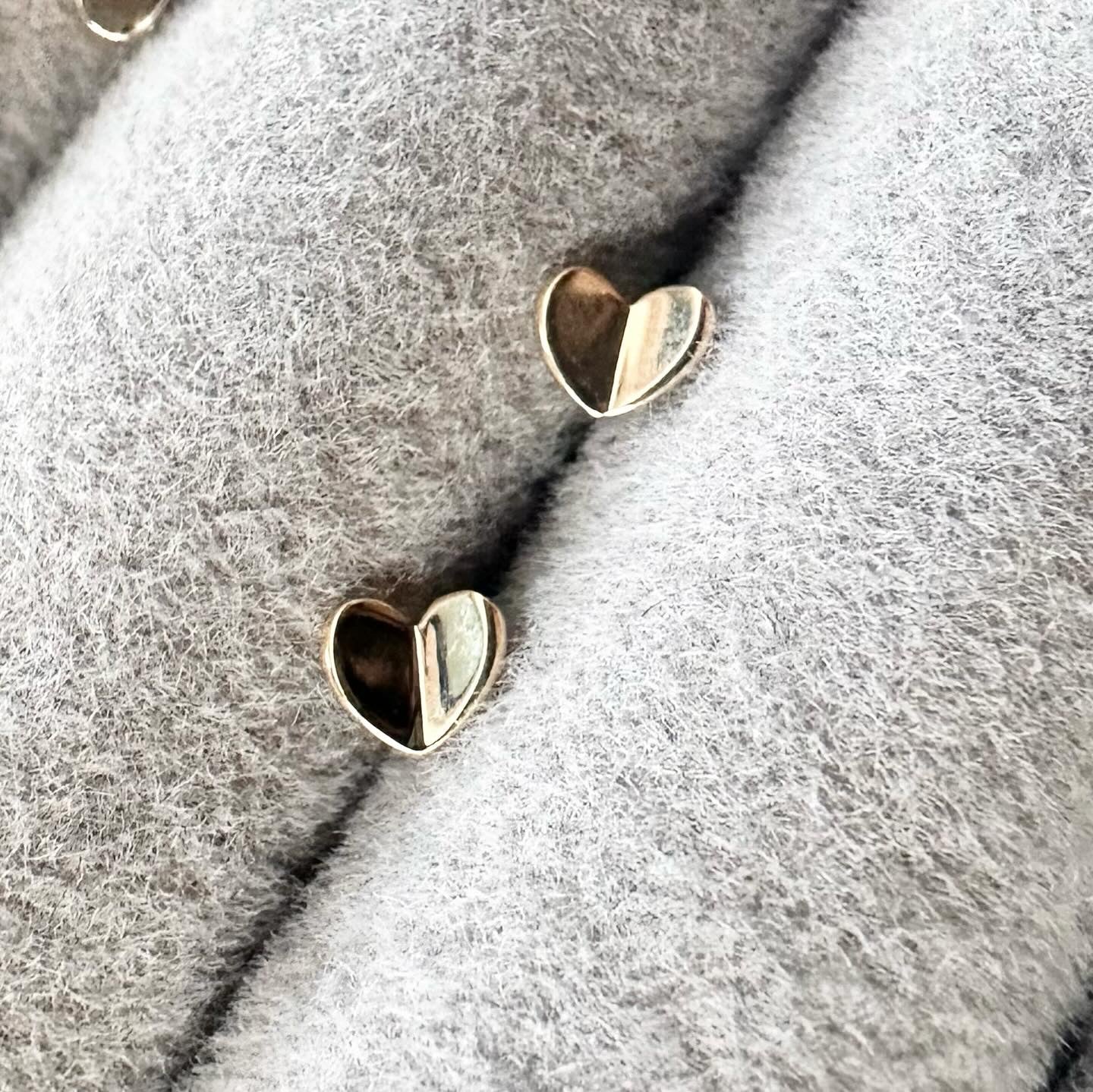 9k Gold Heart Studs