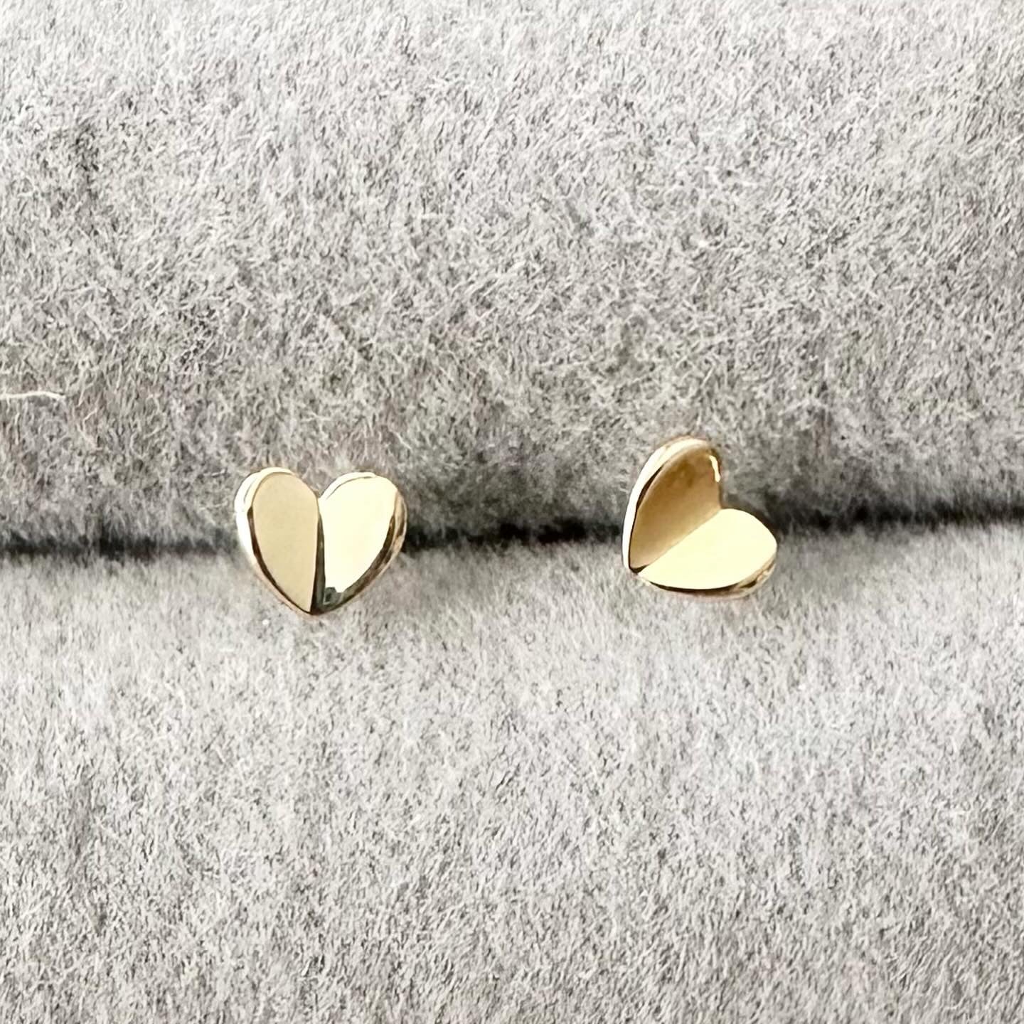 9k Gold Heart Studs