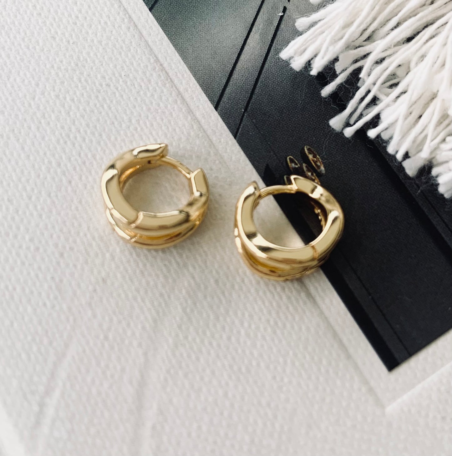 Double huggies: 14ct Gold