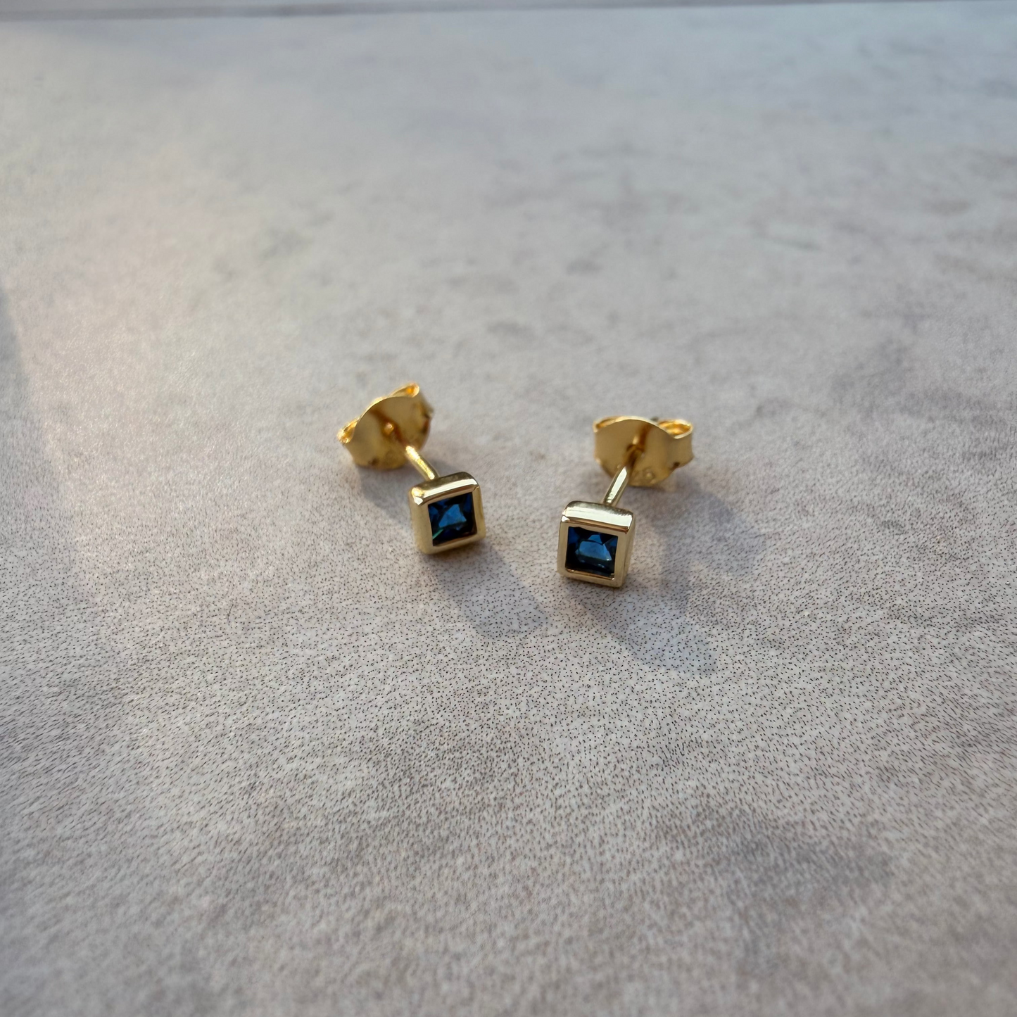 Saphir Studs