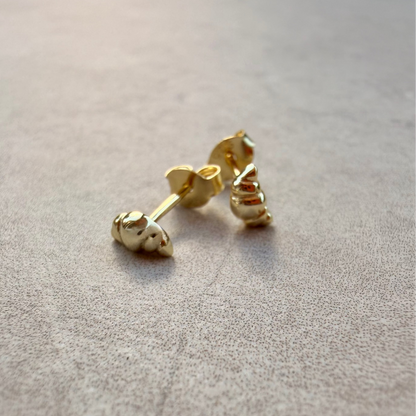 Café Croissant Studs in Gold