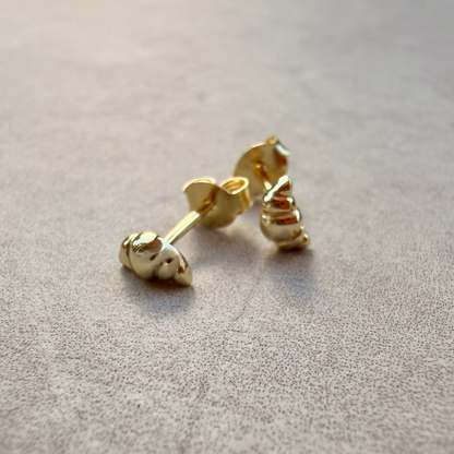 Café Croissant Studs in Gold