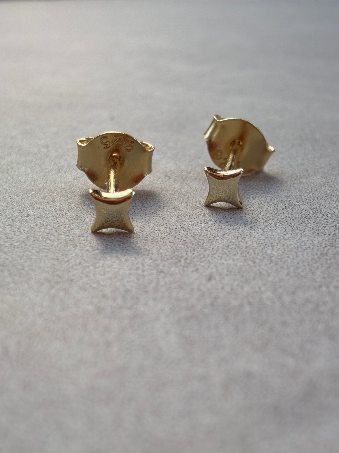 Lumi Studs in 14ct Gold