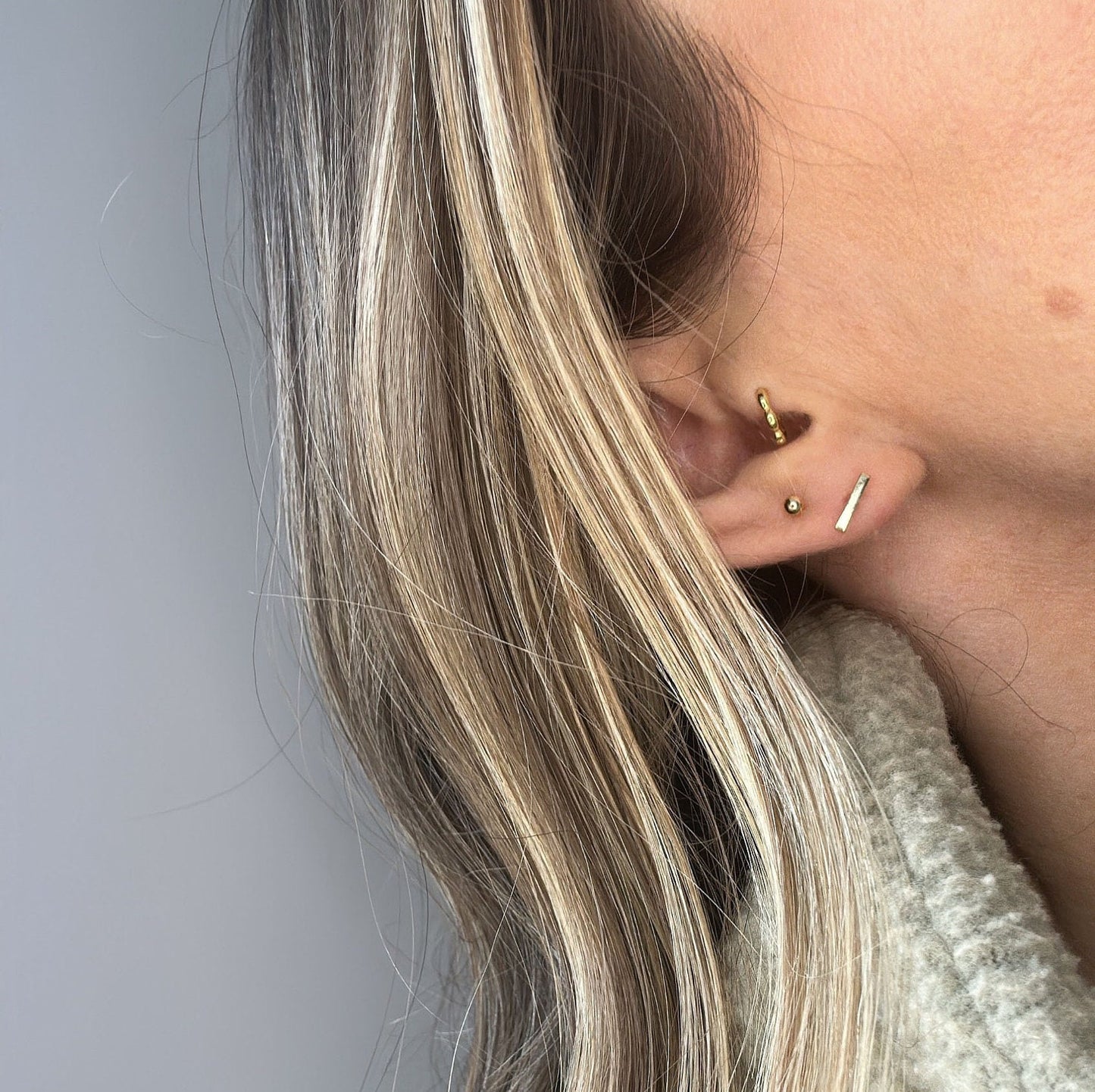 9k Gold Bar Studs