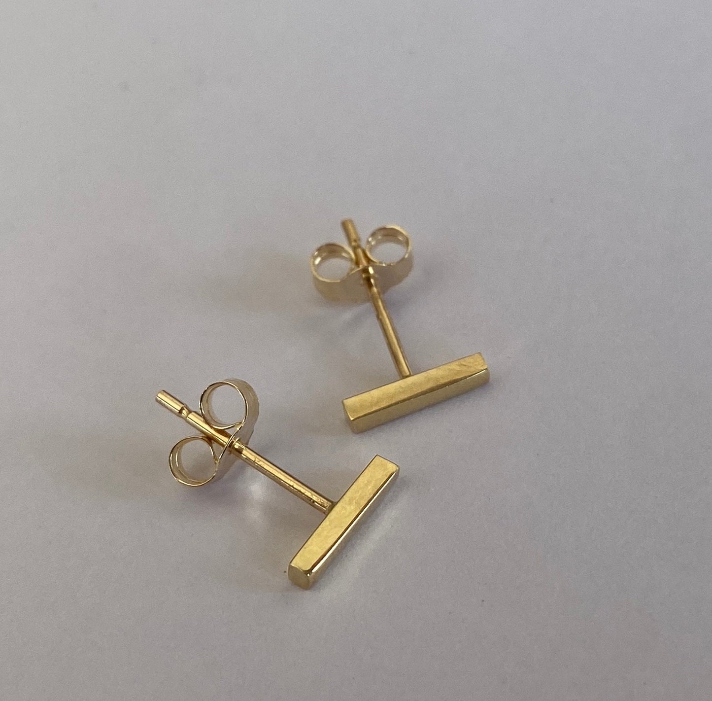 9k Gold Bar Studs