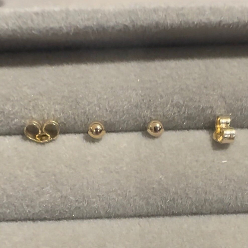9 Karat Gold Sphere Studs: 3mm Polished Gold Earrings