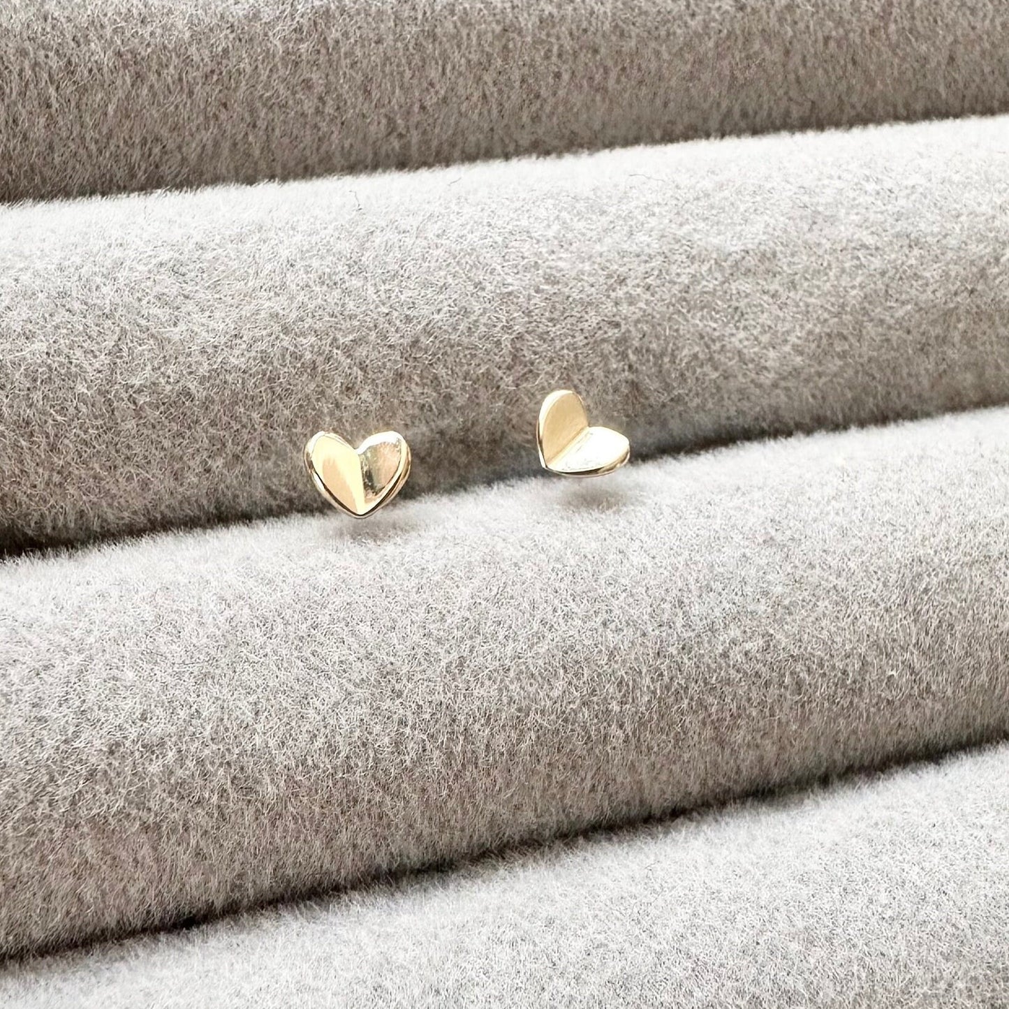 9k Gold Heart Studs