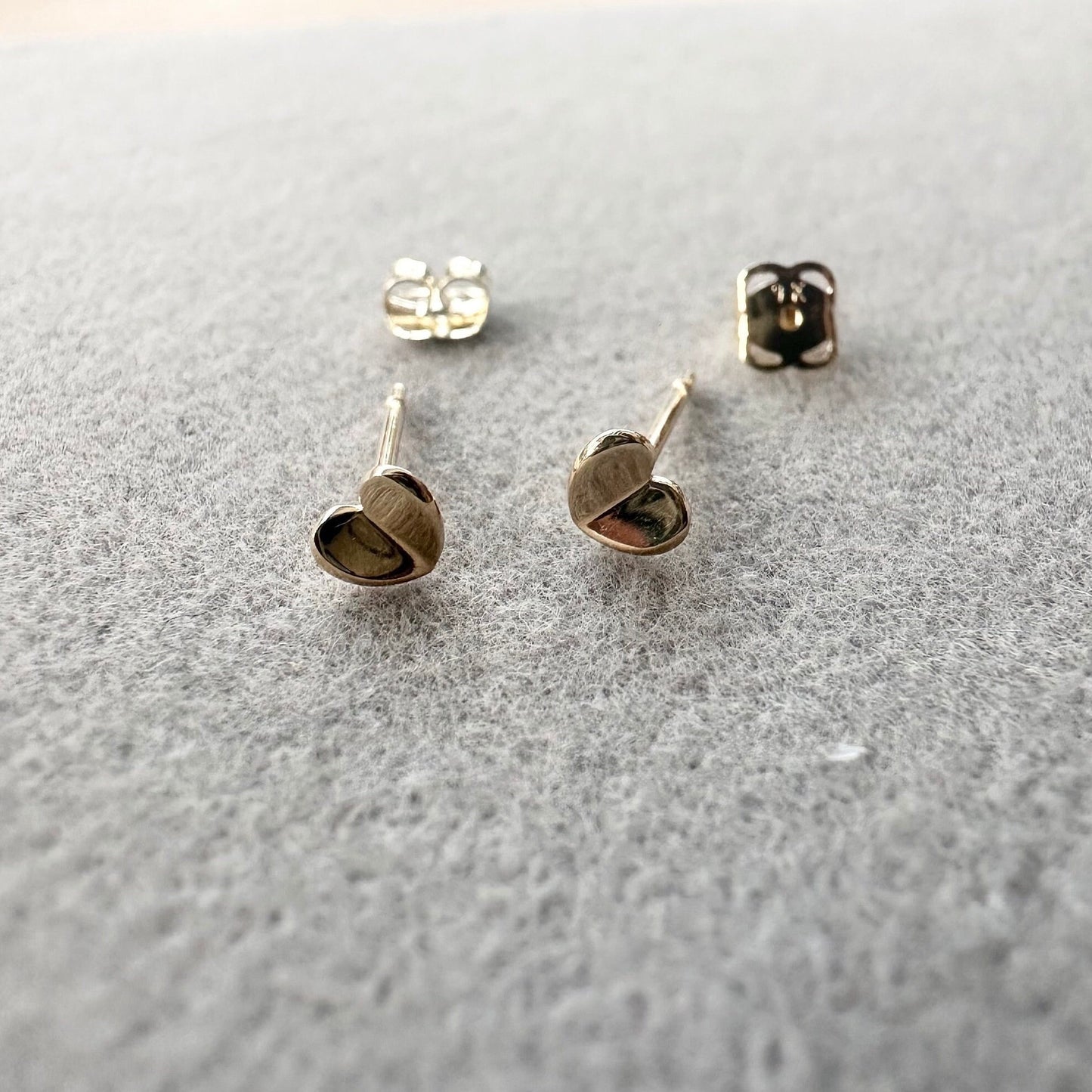 9k Gold Heart Studs