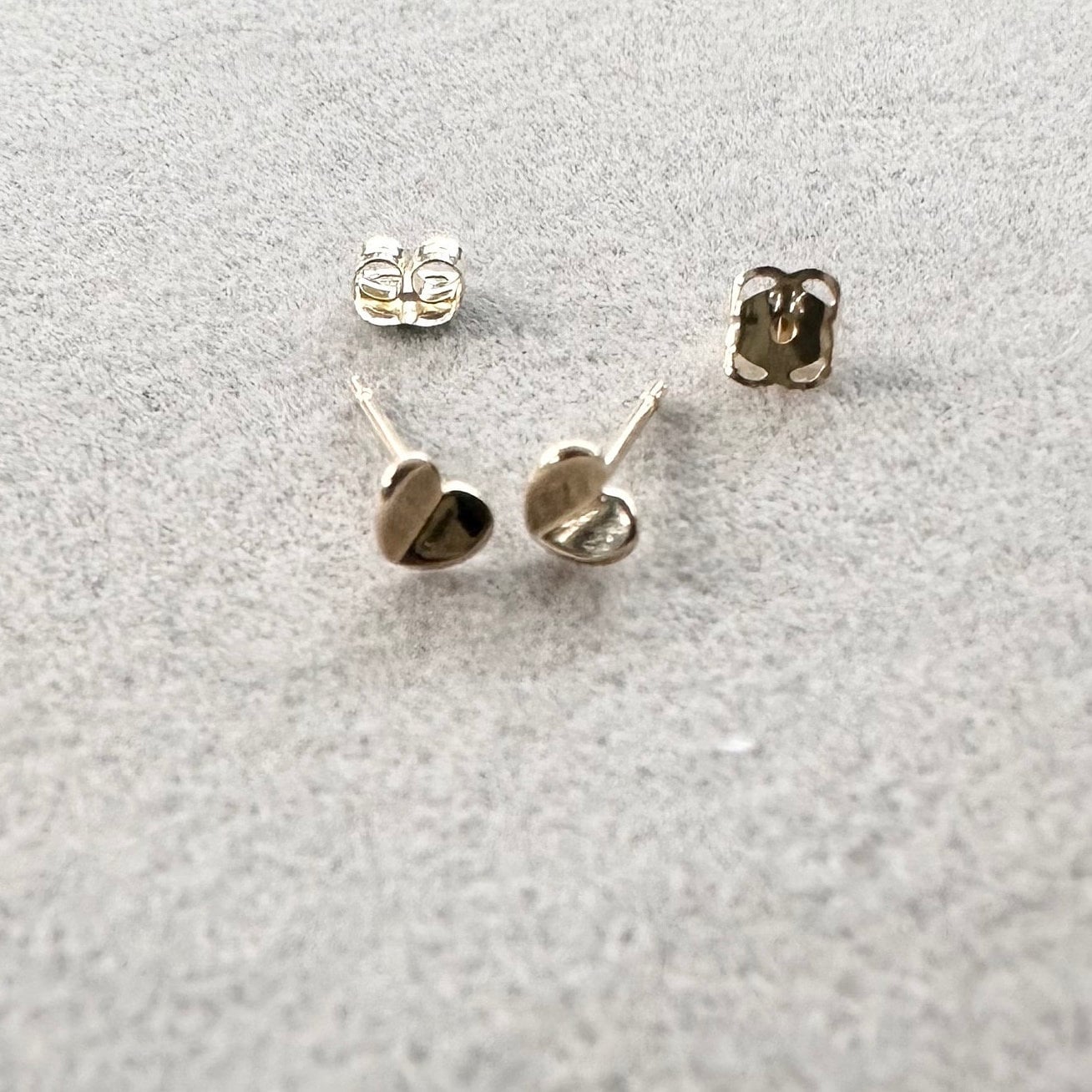 9k Gold Heart Studs