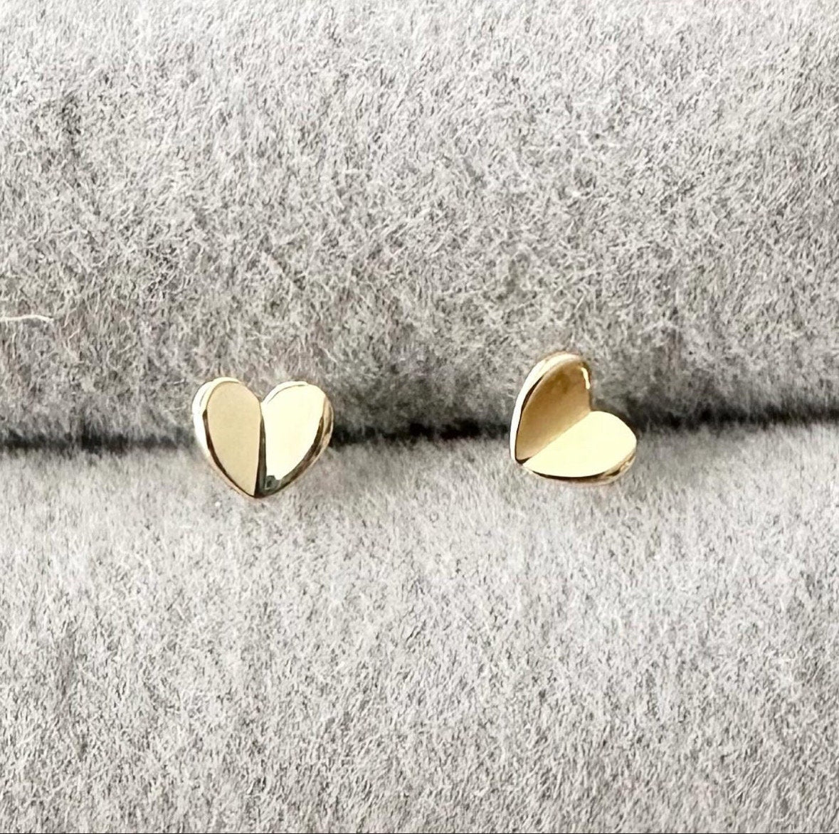 9k Gold Heart Studs