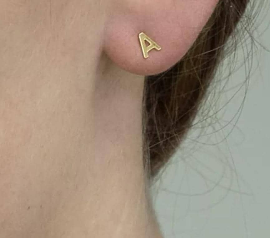 Initial Stud Earringa